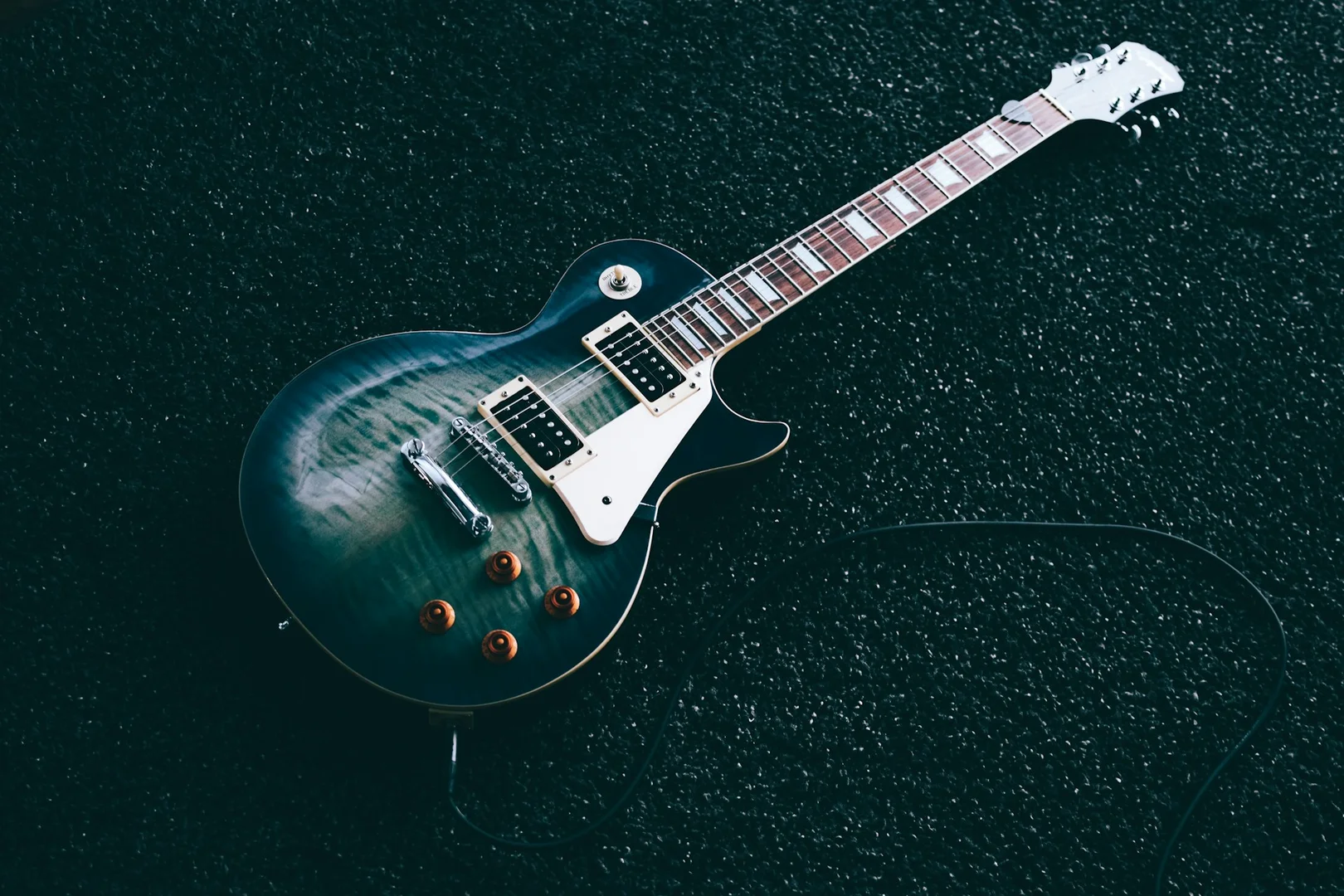 Vintage guitar restoration at Turtle Lake Instruments